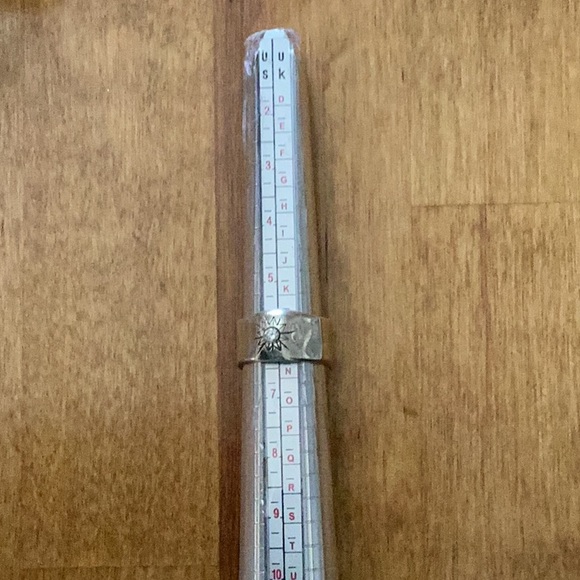 Lisa Leonard - Picture 3 of 8